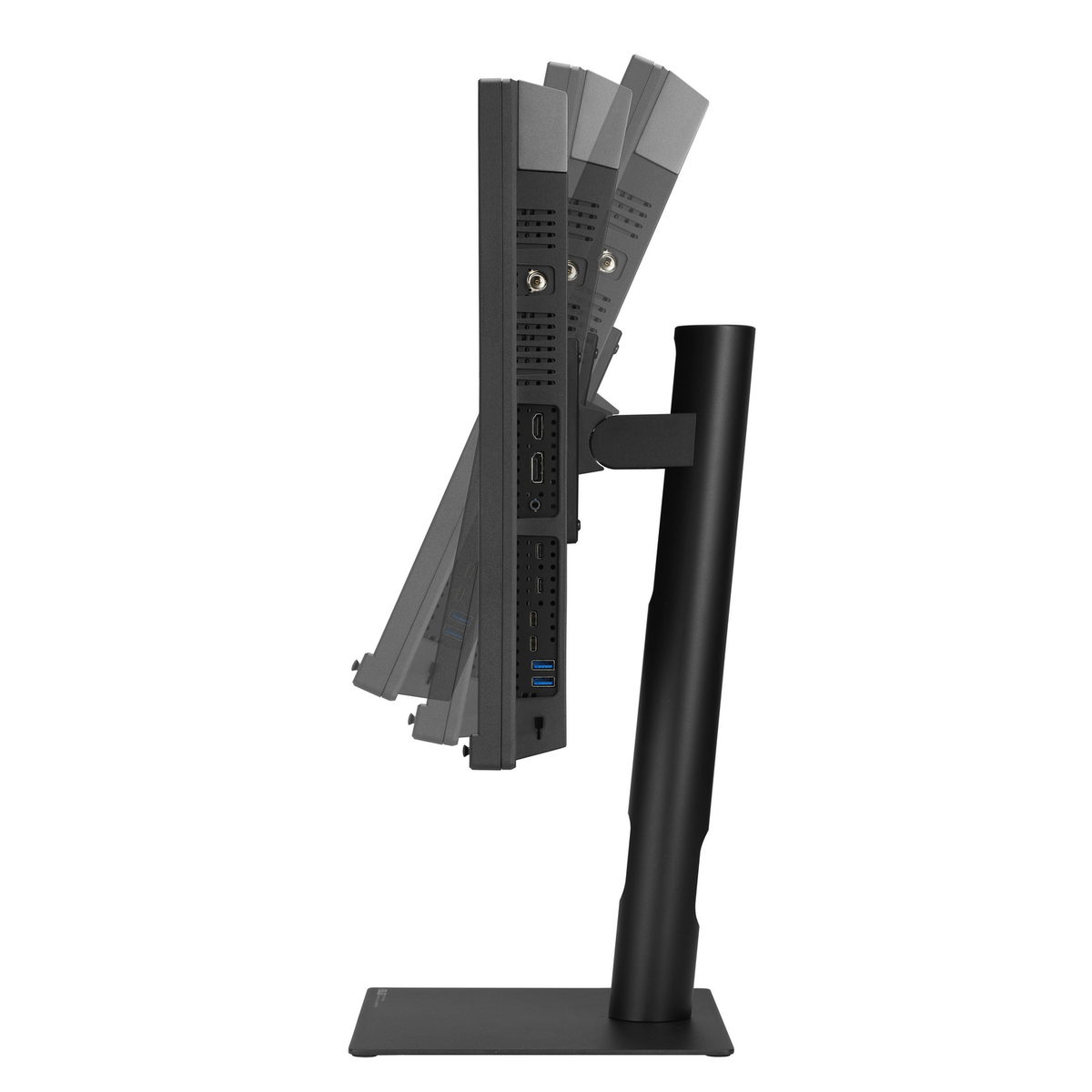 Un brazo de monitor negro con pantalla inclinada mostrando puertos y rejillas de ventilación sobre fondo blanco.