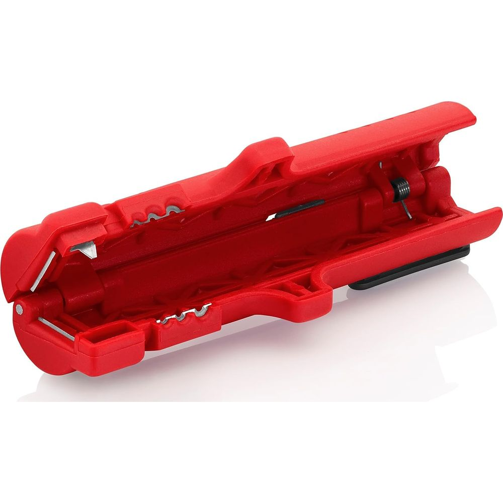 Un utensile rosso per spelafili, posizionato su sfondo bianco.