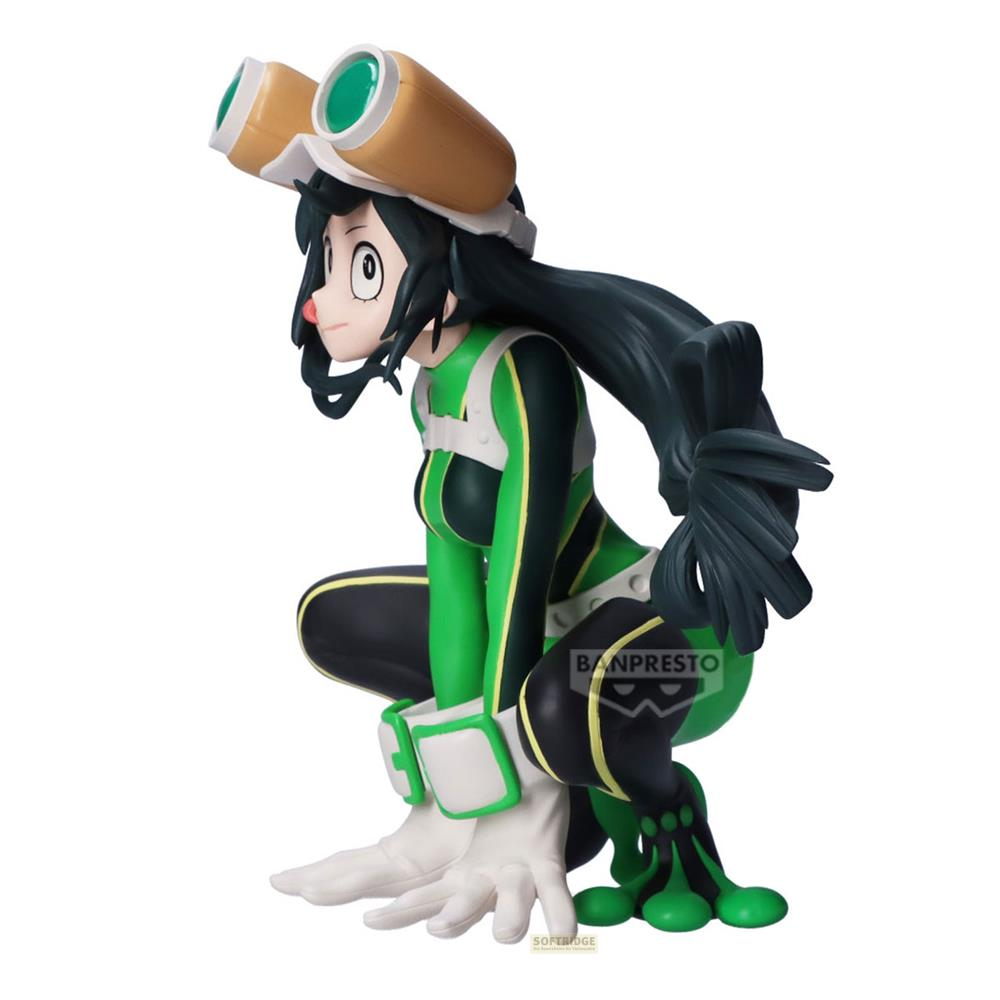 Una figura de Tsuyu Asui con traje verde se agacha con binoculares en la cabeza.