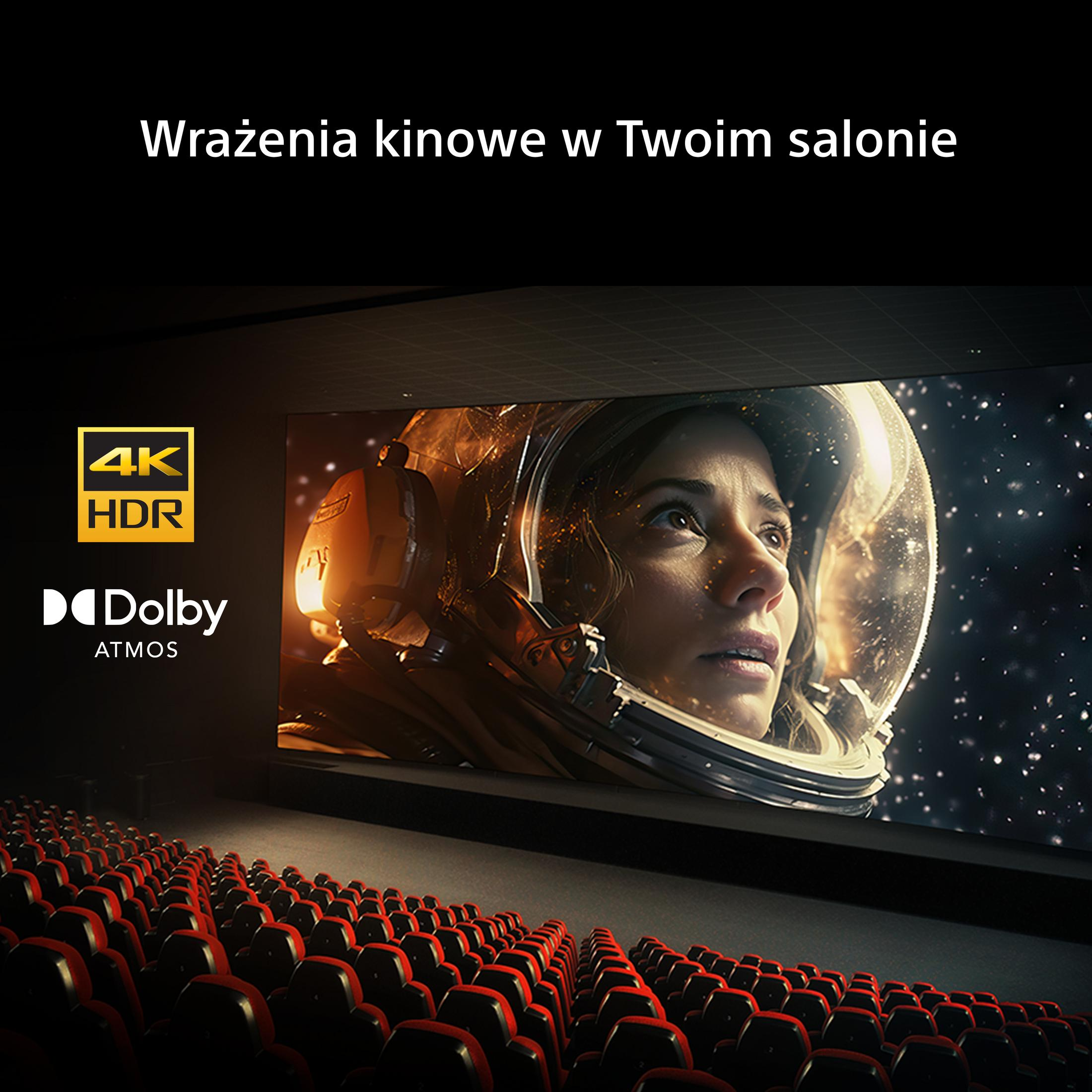Kinosessel vor einer Leinwand mit einer Astronautin im Weltraum.