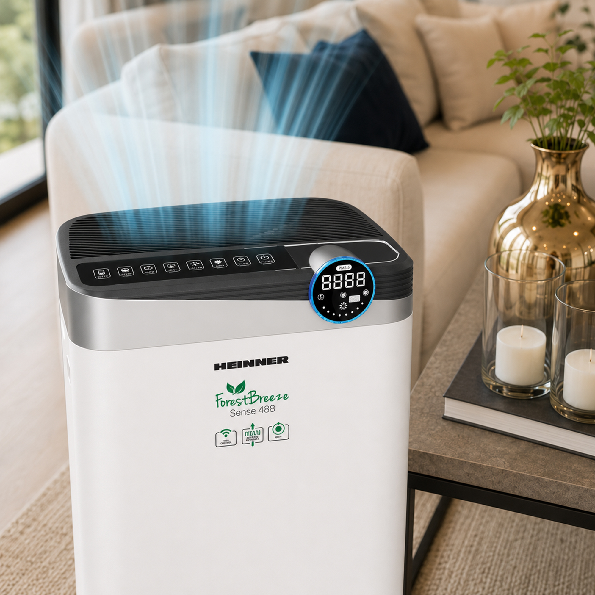 Un purificateur d'air HEINNER blanc avec flux d'air bleu, placé dans un salon.