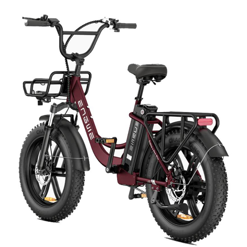 Ein burgunderrotes E-Bike mit fetten Reifen, Vorderradkorb und Gepäckträger.