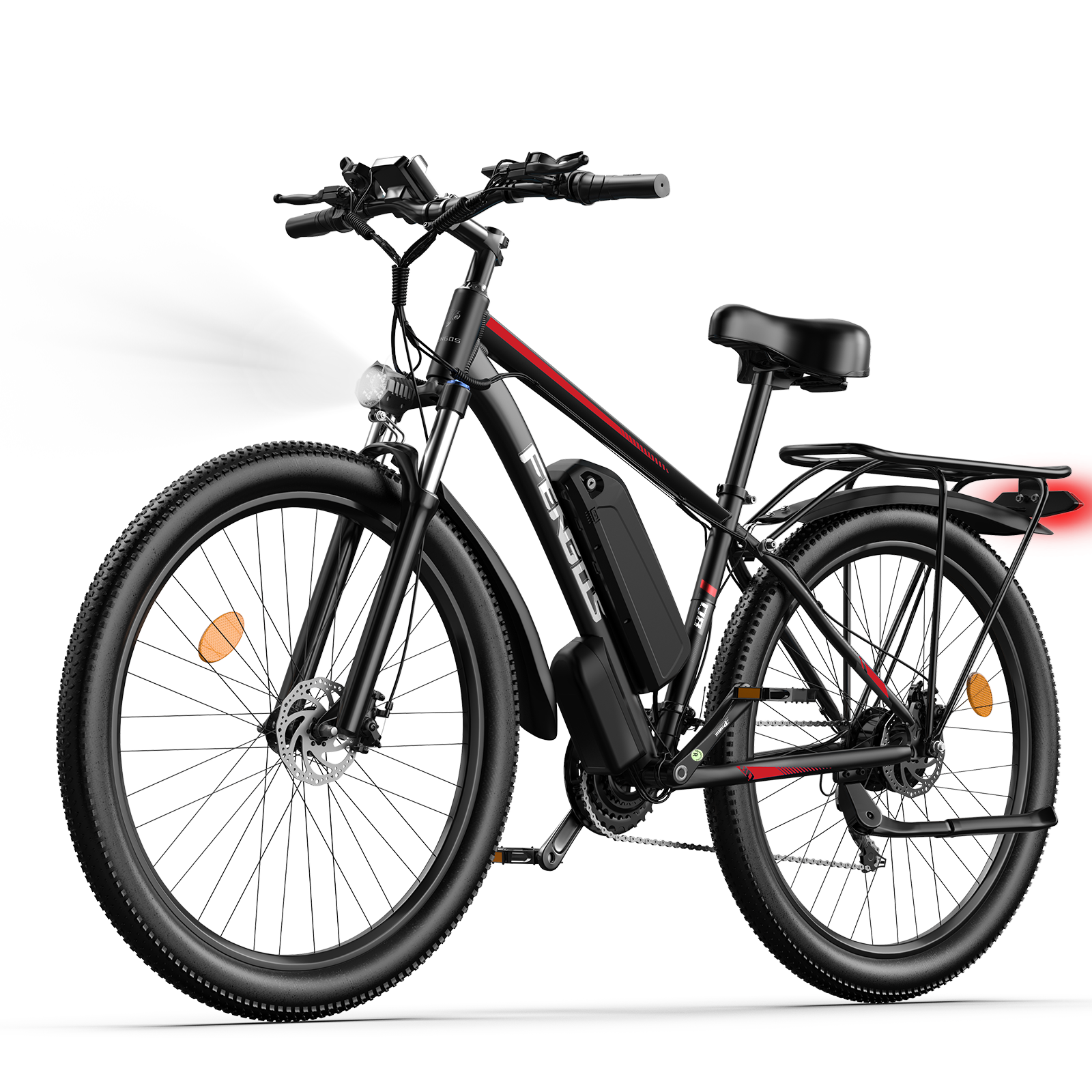 Una bicicleta eléctrica negra con detalles rojos, llantas anchas, portaequipajes y luz.