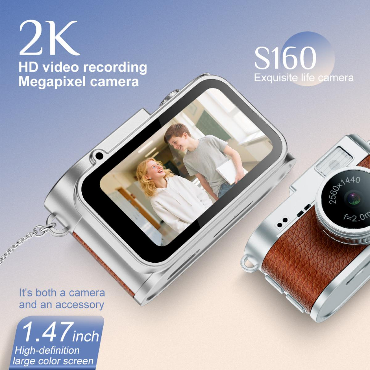 Silberne Digitalkamera mit braunem Lederakzent, zeigt ein Paar auf dem Bildschirm. 2K HD Video.