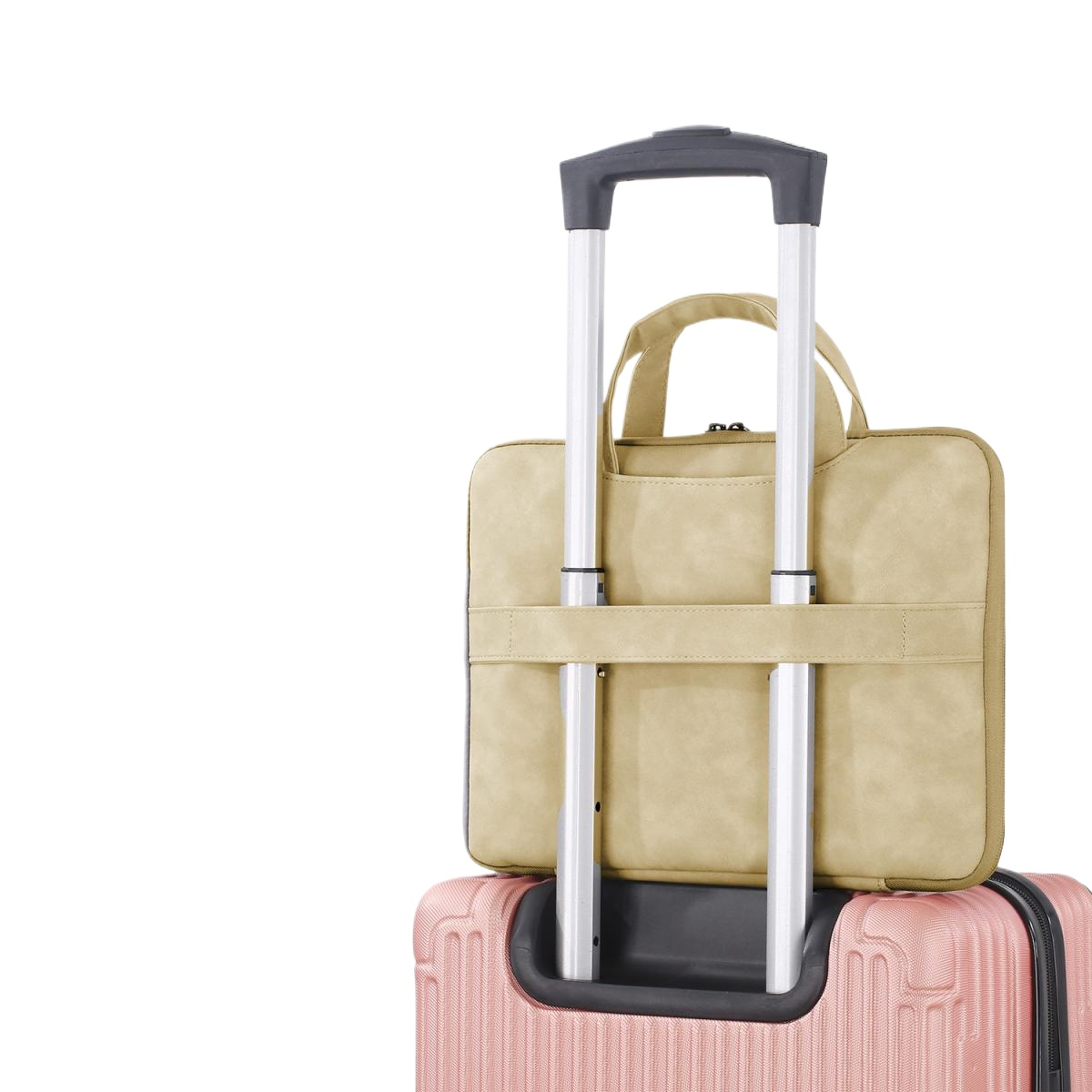 Eine beige Laptoptasche ist auf einem rosafarbenen Rollkoffer gestapelt.