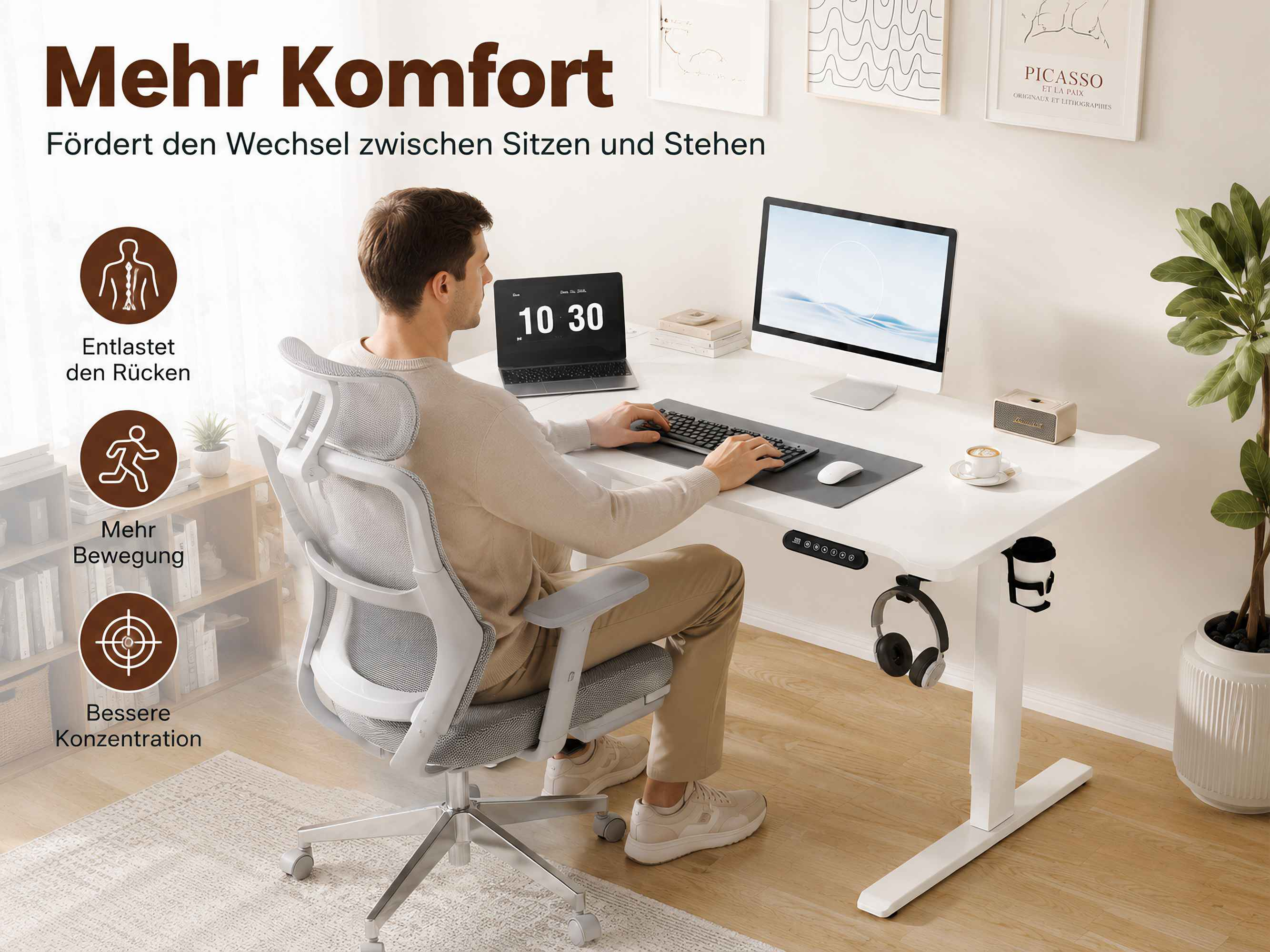 Ein Mann sitzt an einem Stehschreibtisch mit Laptop und Computer. Grafiken zeigen Vorteile.