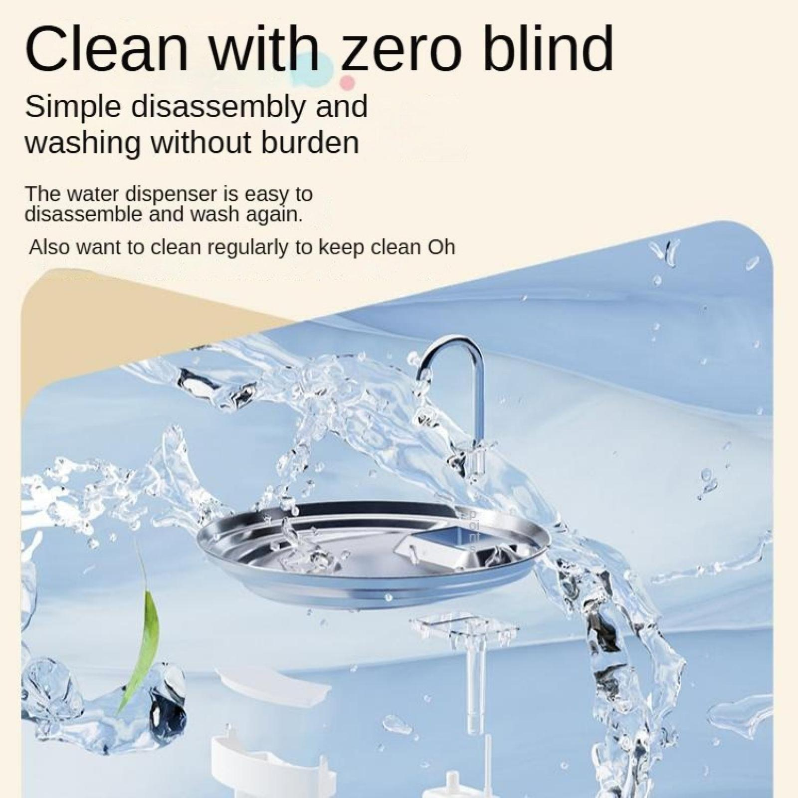 Ein zerlegter Haustier-Wasserspender mit spritzendem Wasser, der seine Komponenten zur einfachen Reinigung zeigt.