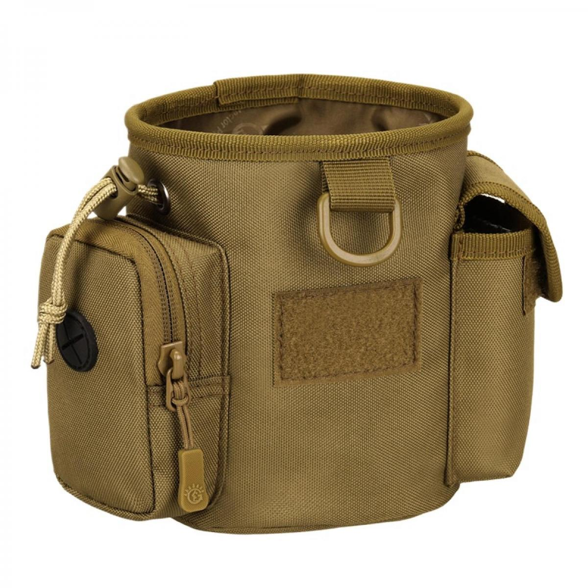 Eine braune Stofftasche mit mehreren Fächern, einem Reißverschluss und einem D-Ring.
