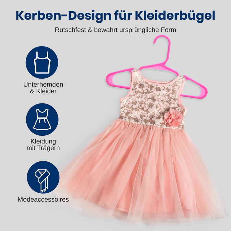 Ein rosa Tüllkleid mit glitzerndem Oberteil hängt an einem Kleiderbügel.