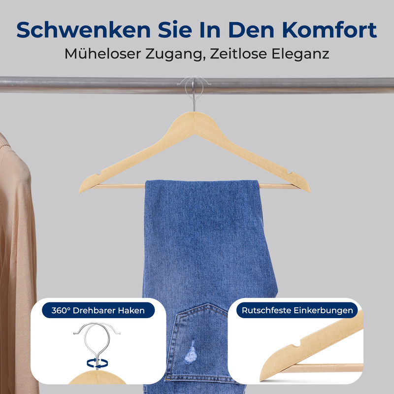 Ein heller Holzbügel mit blauen Jeans hängt an einer grauen Metallstange, mit zwei Einsätzen, die Merkmale zeigen.