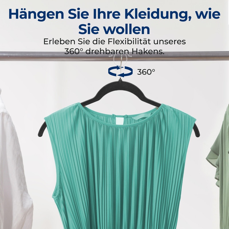 Ein türkisfarbenes Kleid hängt an einem Kleiderbügel, der an einem 360°-Haken befestigt ist.