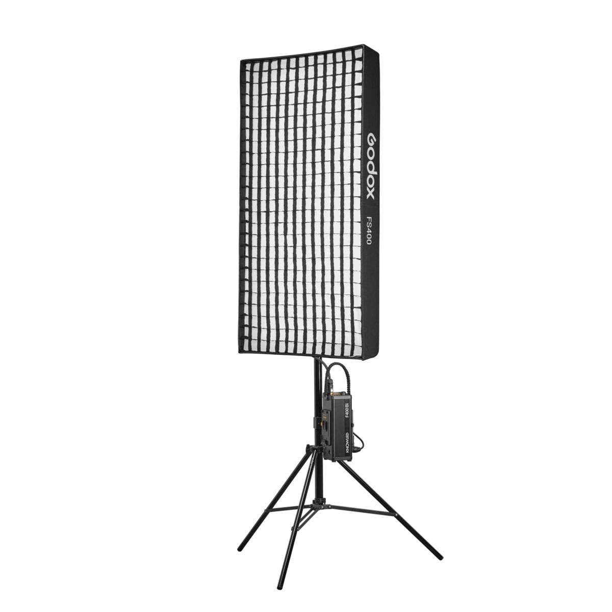 Ein rechteckiger Godox-Lichtformer mit Wabenraster auf einem Stativ.