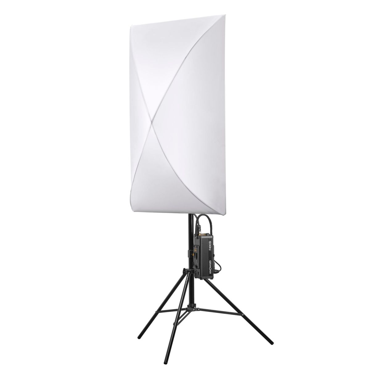 Ein weißer rechteckiger Softbox-Lichtdiffusor auf einem schwarzen Stativ mit schwarzer Steuereinheit.