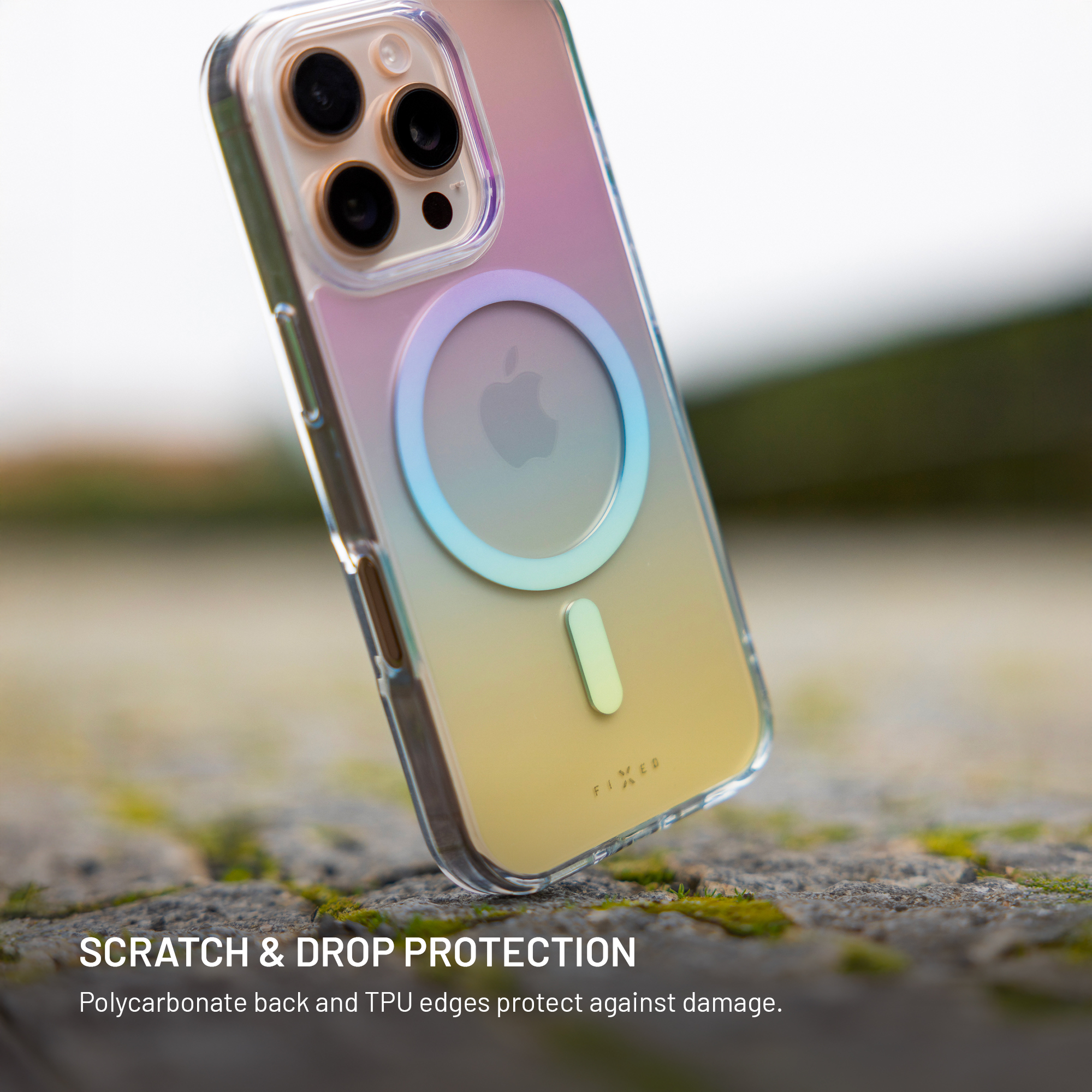 Ein transparentes iPhone-Case mit Farbverlauf liegt auf Steinen.