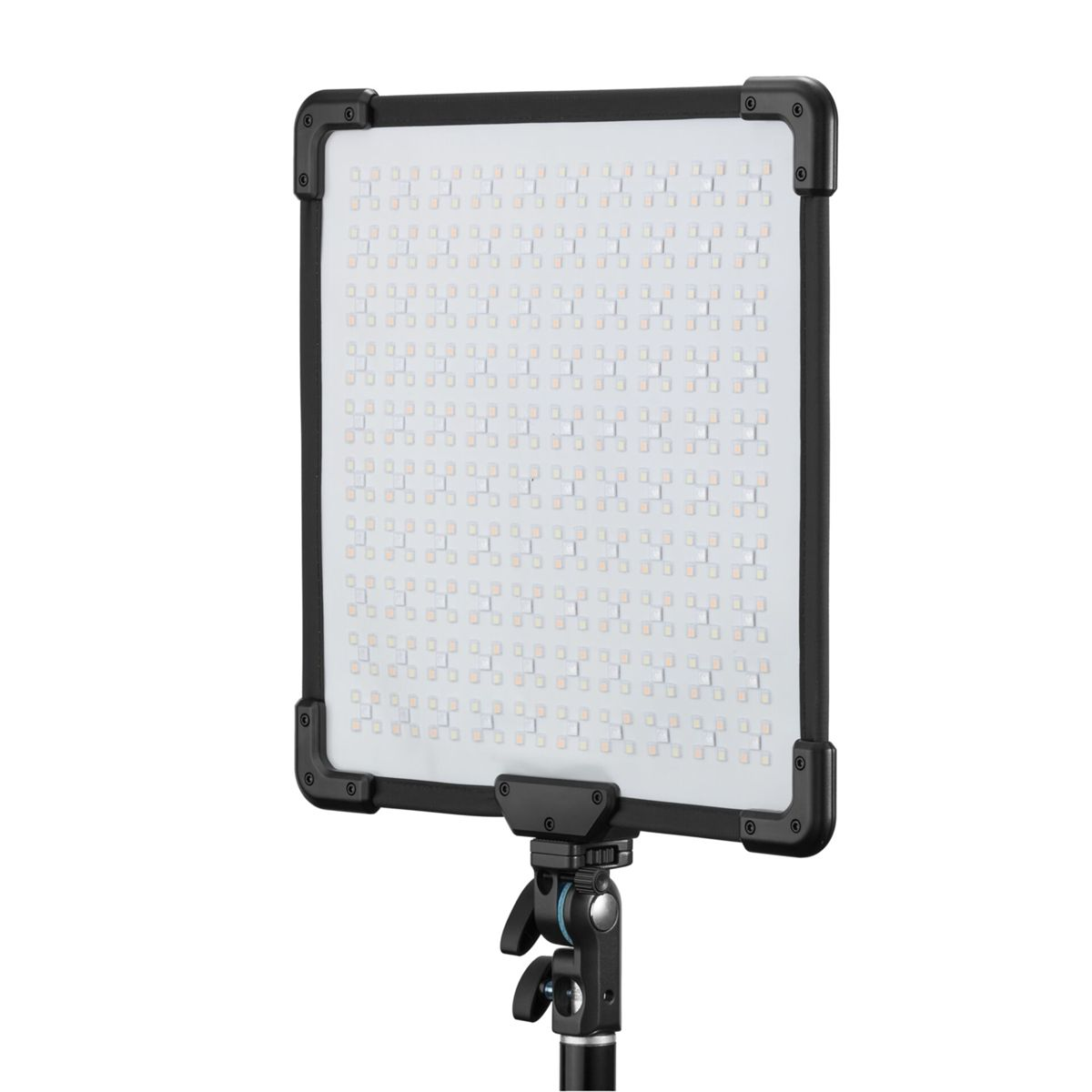 Ein rechteckiges LED-Panel mit schwarzem Rahmen, das auf einem Stativ montiert ist.