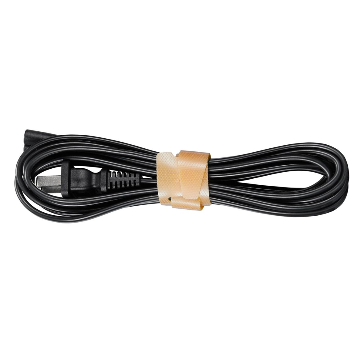 Schwarzes Kabel mit Stecker, mit einem hellbeigen Klettverschluss zusammengebunden.
