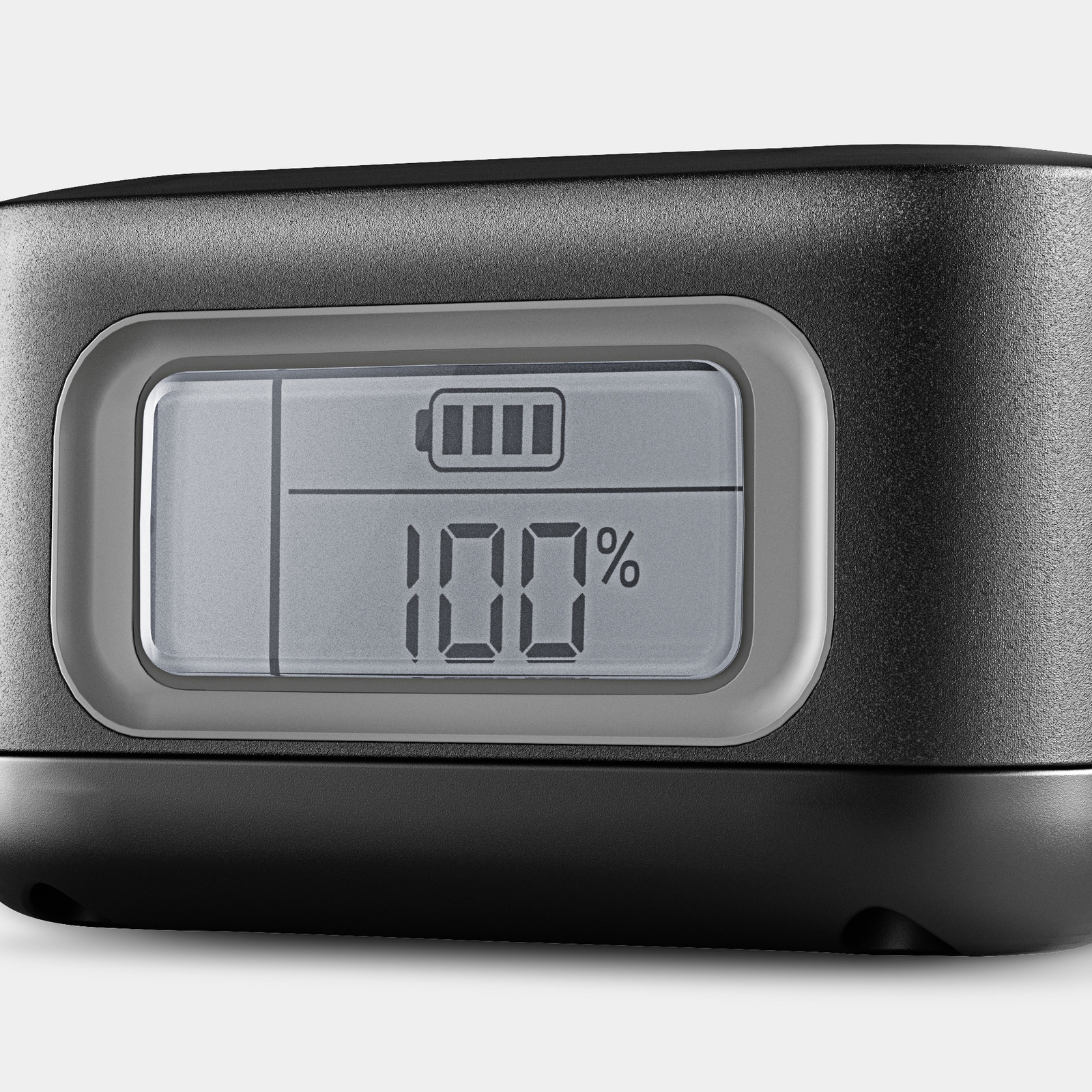 Un dispositivo nero che mostra il 100% di batteria su display digitale.