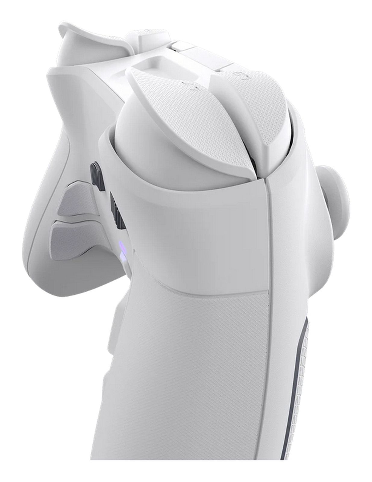 Un controller bianco con impugnature e pulsanti texturizzati.