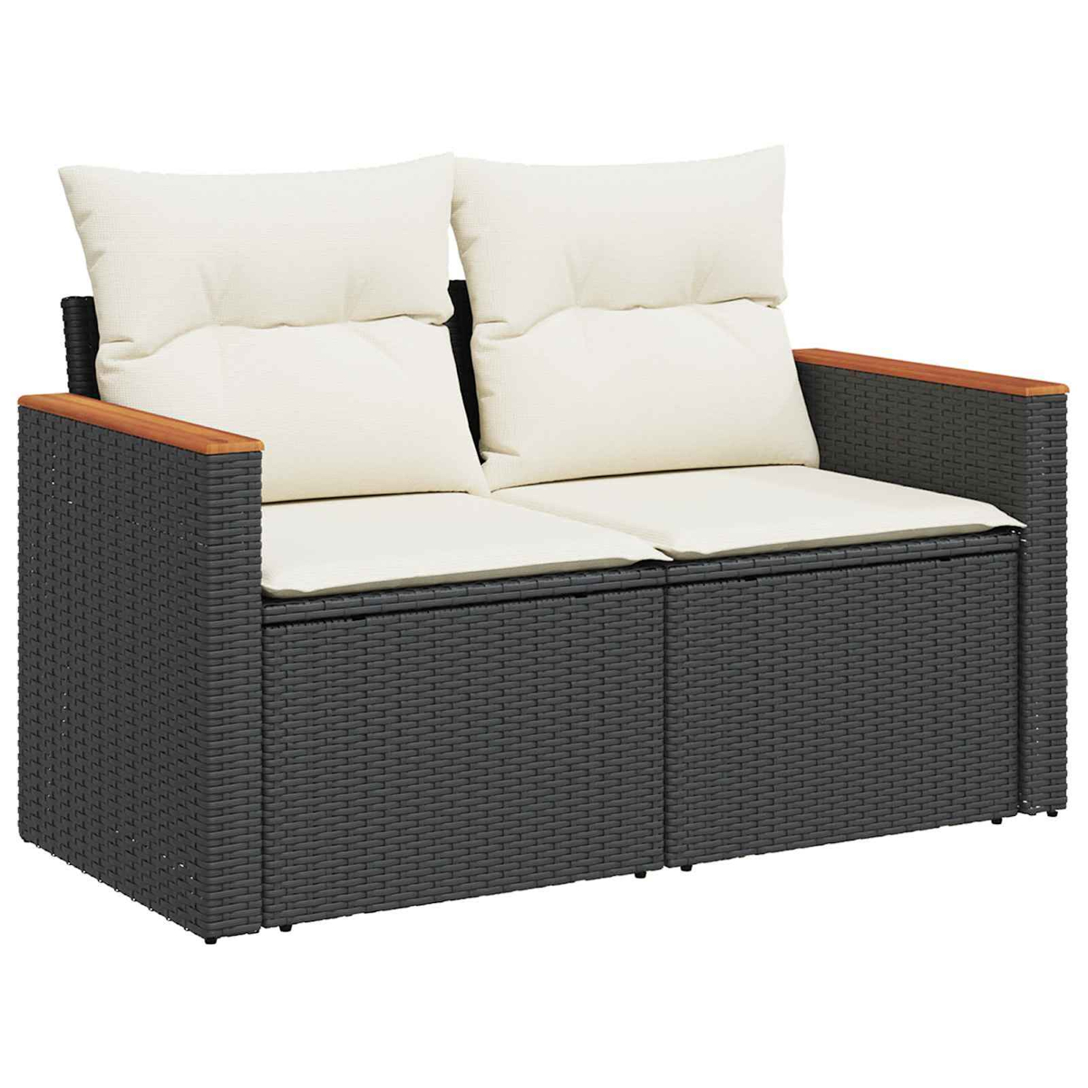 Graues Rattansofa mit zwei Sitzkissen und zwei Rückenkissen, cremefarben.