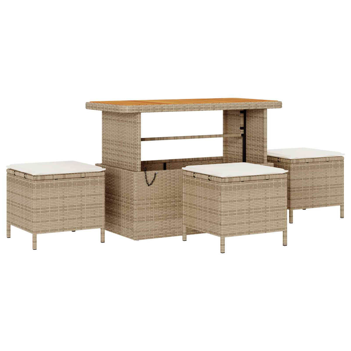 Ein rechteckiger Bartisch und vier Hocker aus Rattan mit weißen Sitzkissen.