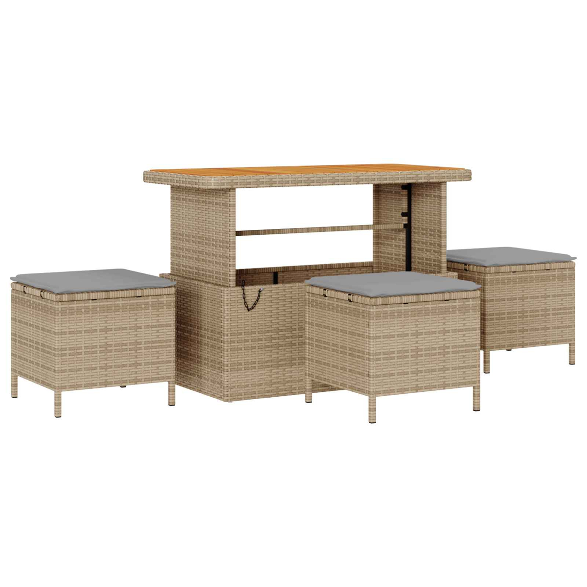 Set tavolo da bar in rattan con quattro sgabelli e cuscini grigi.