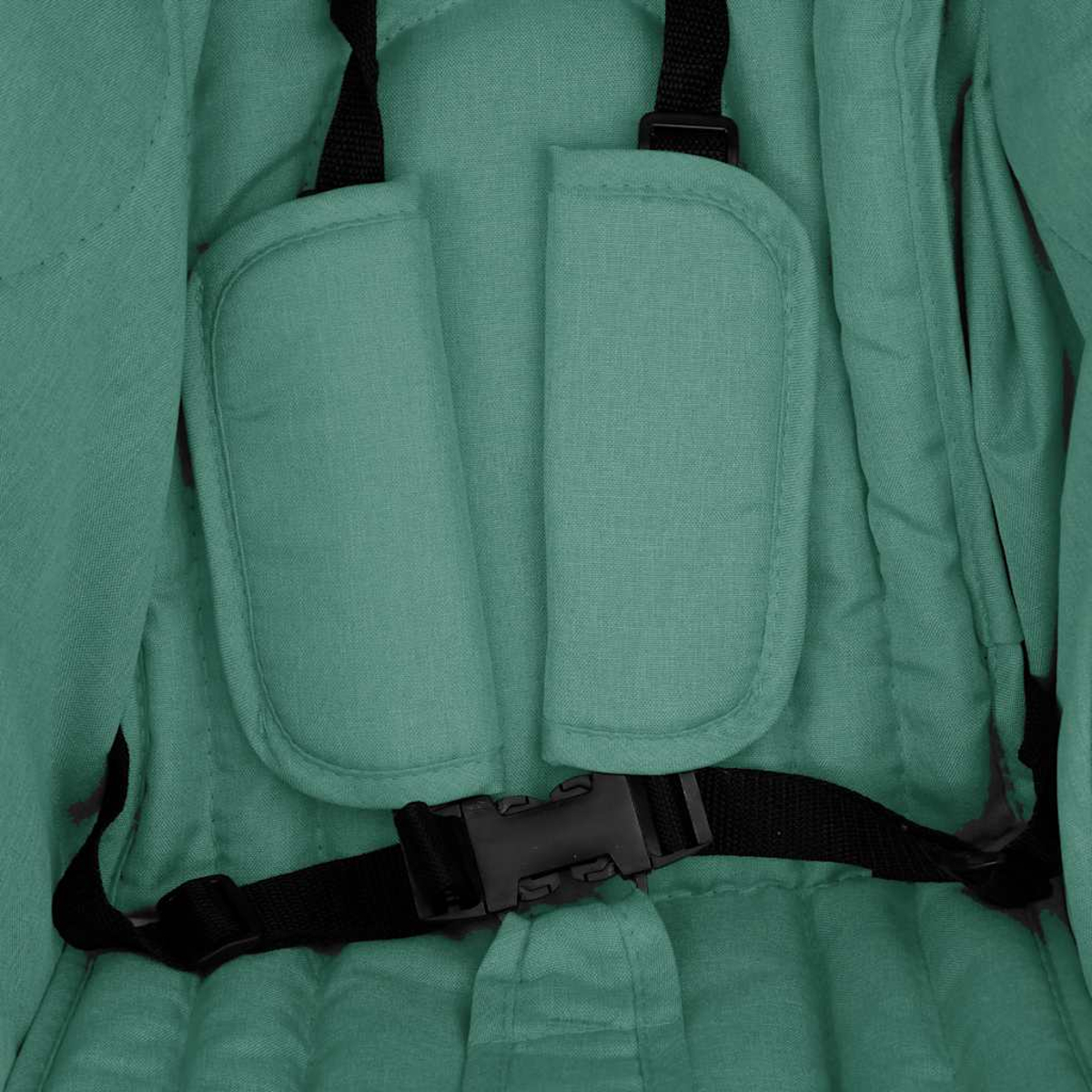 Grüner Kinderwagen mit schwarzem 5-Punkt-Gurt und gepolsterten Schultergurten.