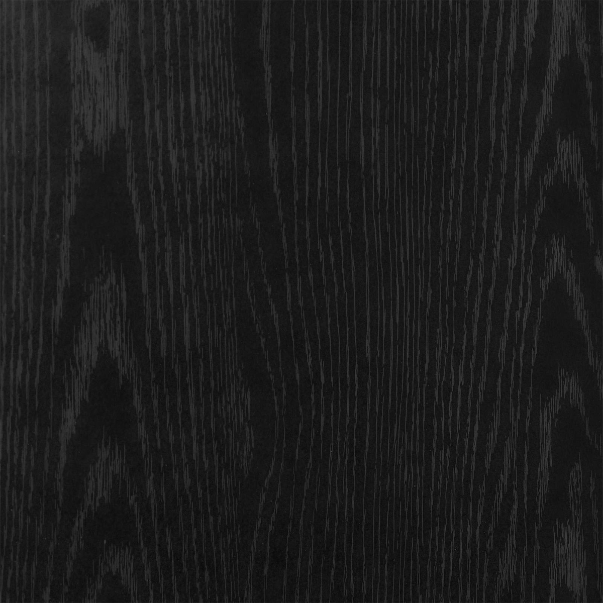 Schwarzes Holz mit sichtbarer Maserung und vertikalen Linien.