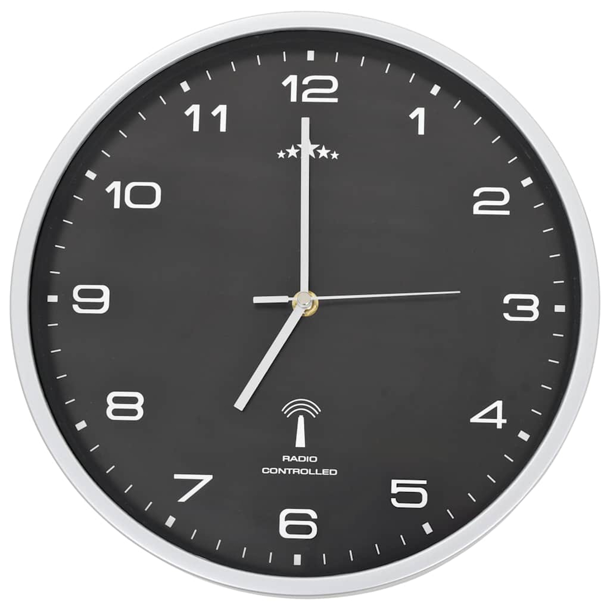Eine schwarze Wanduhr mit weißen Ziffern und Zeigern, zeigt 7:00 Uhr.