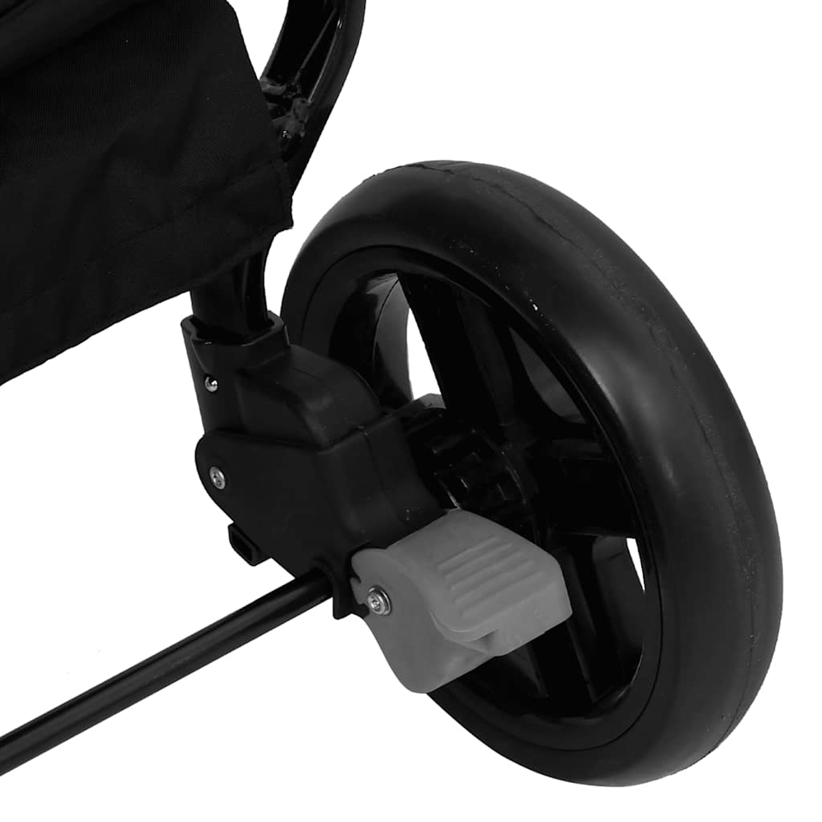 Nahaufnahme eines schwarzen Kinderwagenrads mit Bremsmechanismus.