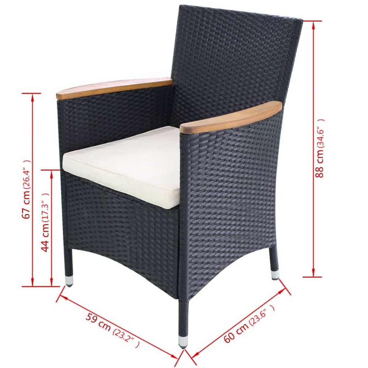 Schwarzer Rattanstuhl mit hellem Sitzkissen und Holzarmlehnen.