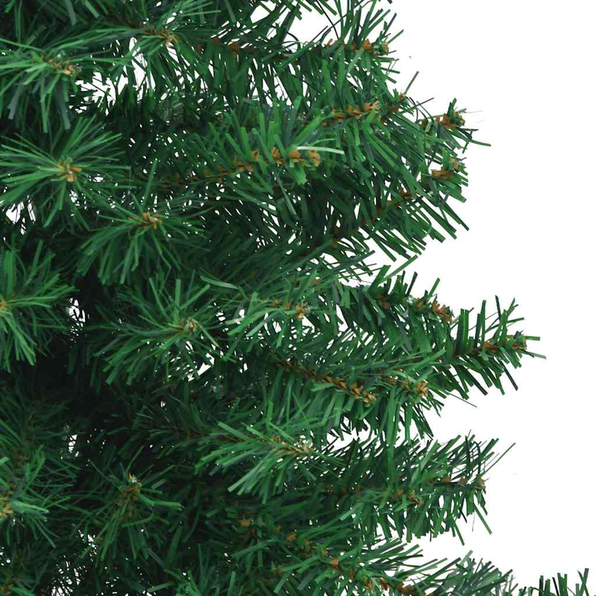 Nahaufnahme von künstlichen Weihnachtsbaumzweigen. Grüne Nadeln mit braunen Stielen.