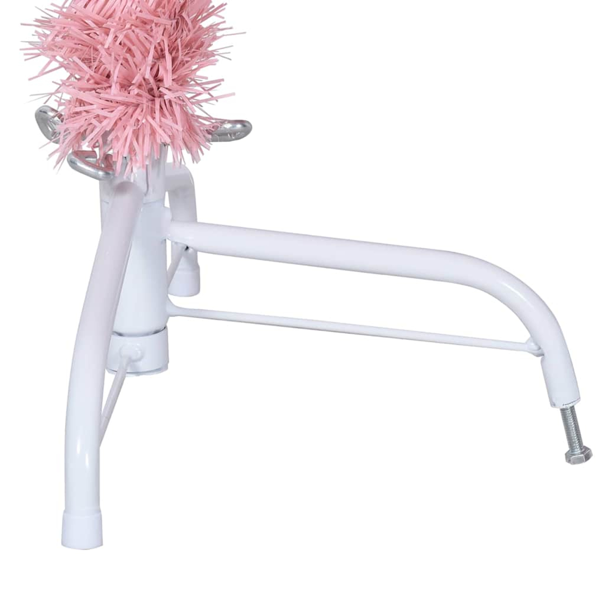 Nahaufnahme eines weißen Metallstuhlgestells mit pinker flauschiger Oberseite und silbernen Armlehnen.