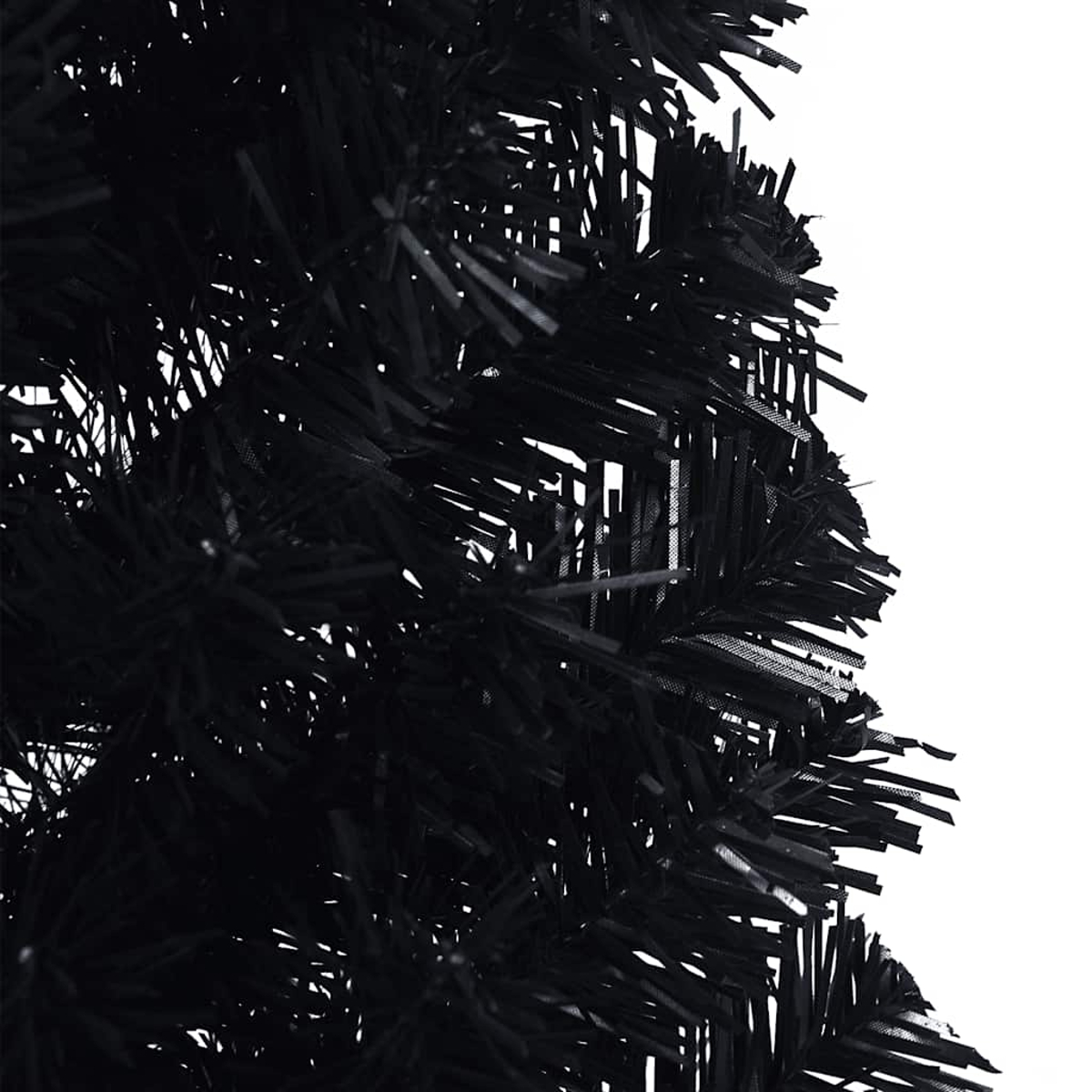 Nahaufnahme eines schwarzen Weihnachtsbaums mit detaillierten Nadeln.