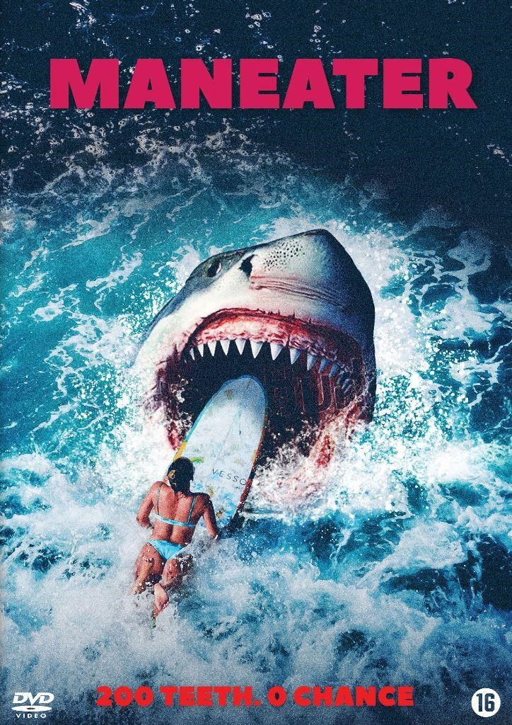 Un requin attaque une planche de surf avec une surfeuse.