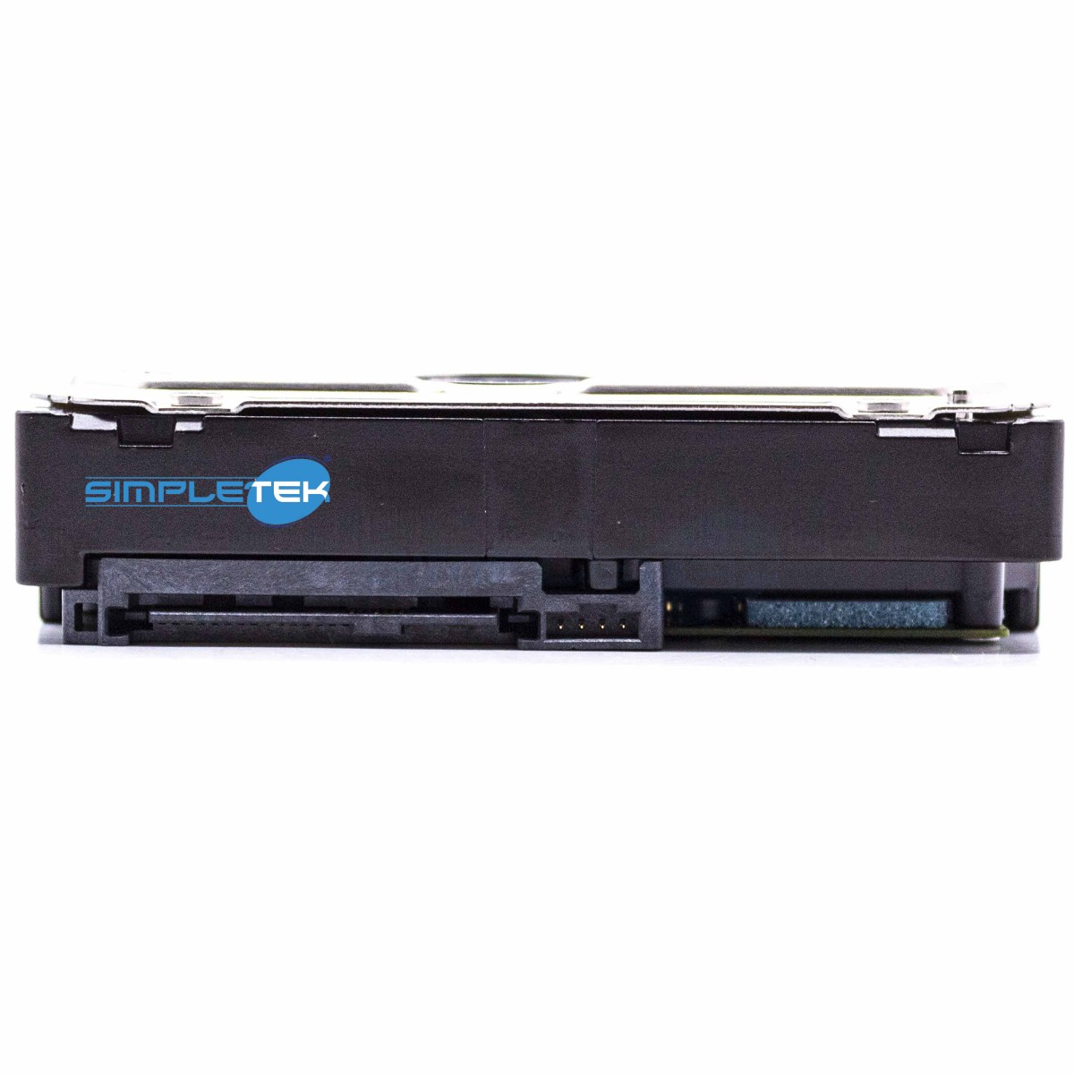 Un controller di hard disk nero con logo blu e connettore SATA.