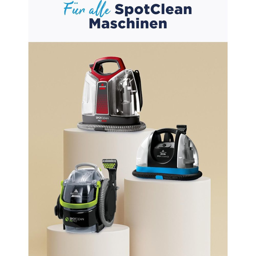 Drei Bissel SpotClean Reinigungsgeräte auf Sockeln, mit Text 'Für alle SpotClean Maschinen'.