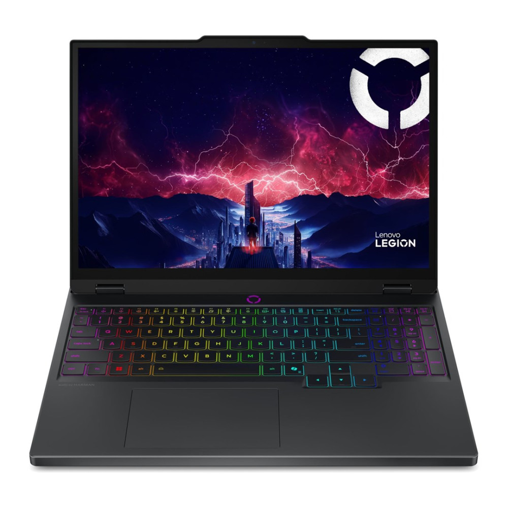 Otwarty laptop z dramatycznym krajobrazem miasta i błyskawicami w tle na ekranie.