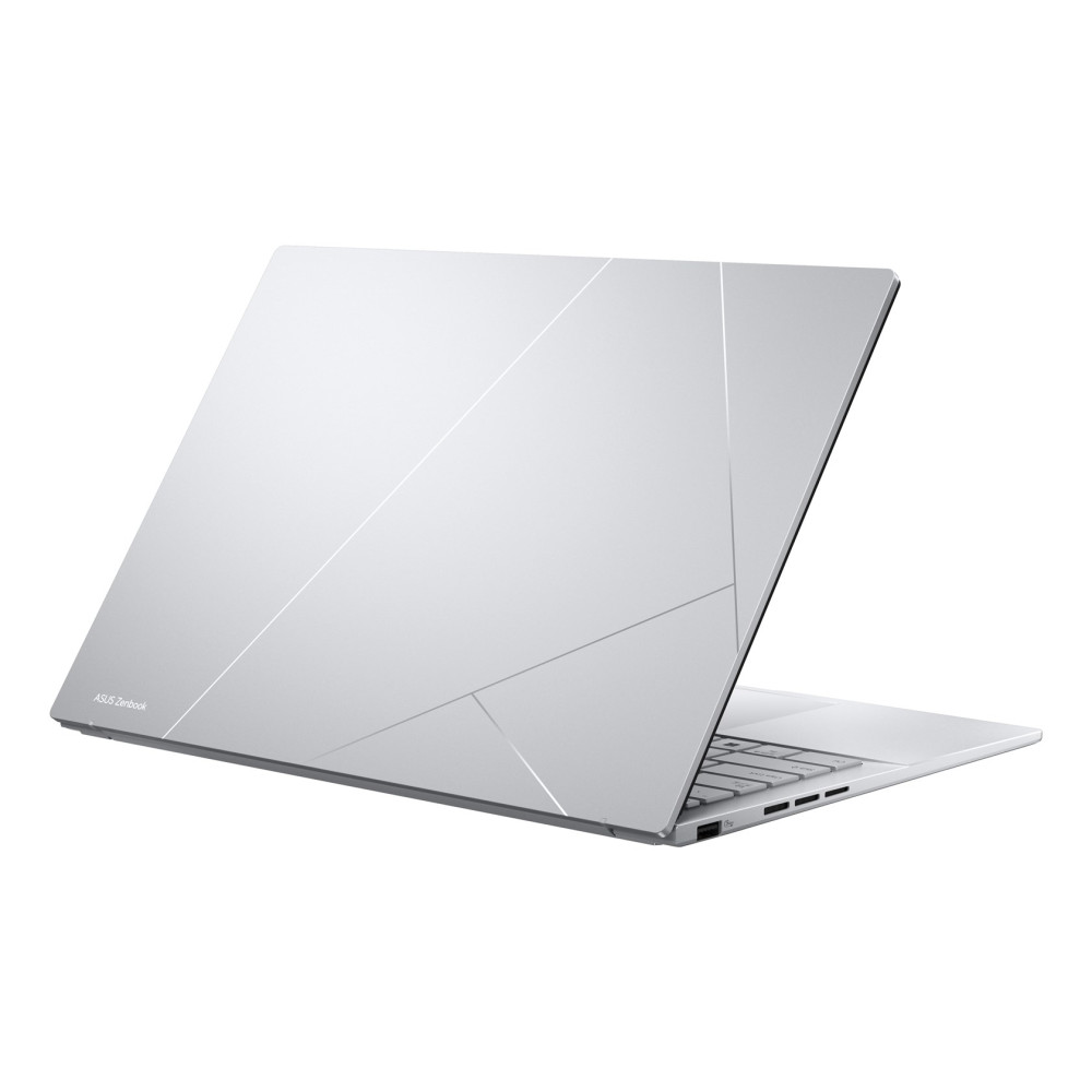 Srebrny laptop z geometrycznymi liniami na pokrywie i widocznymi portami.