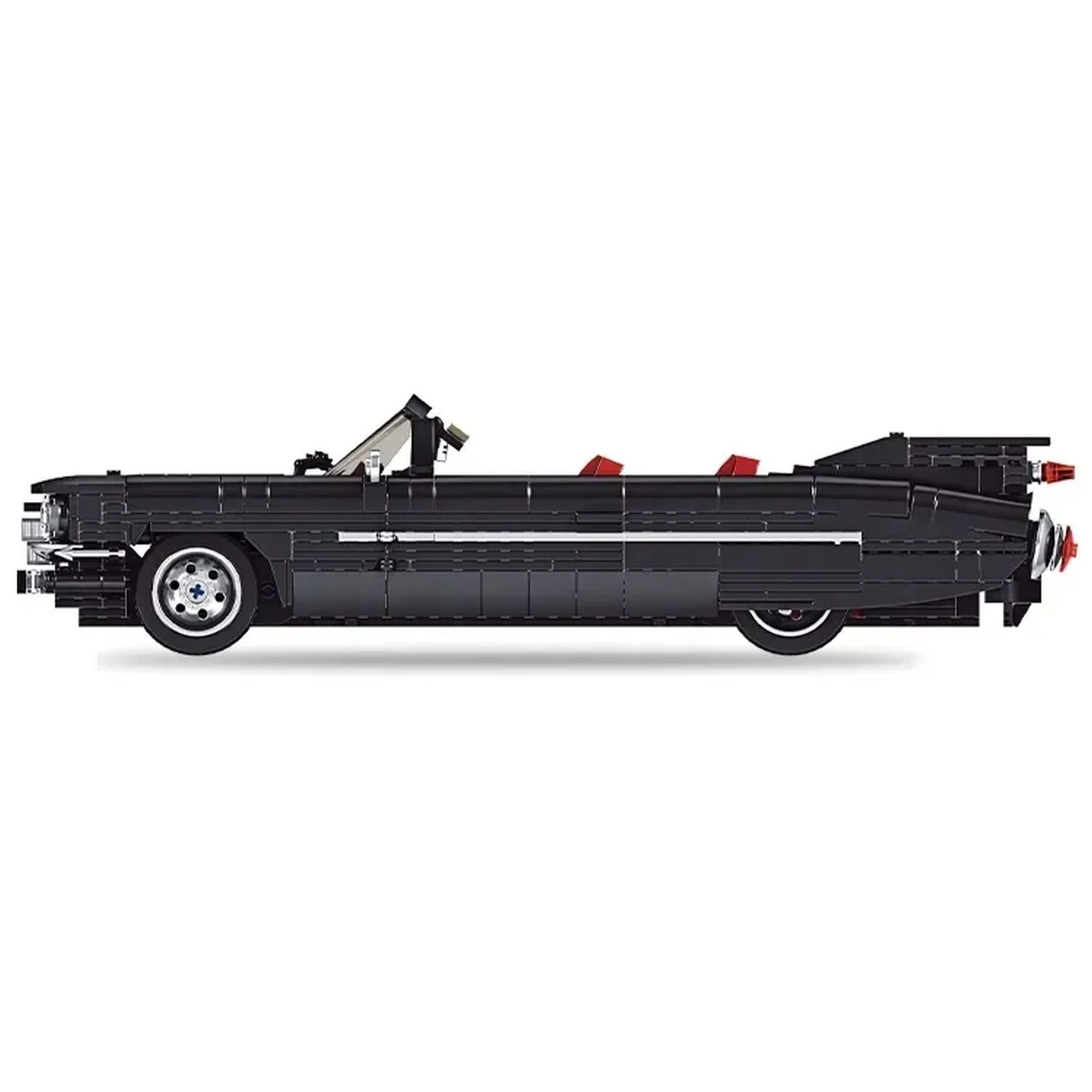 Czarny kabriolet Lego w profilu z czerwonymi siedzeniami i płetwami.