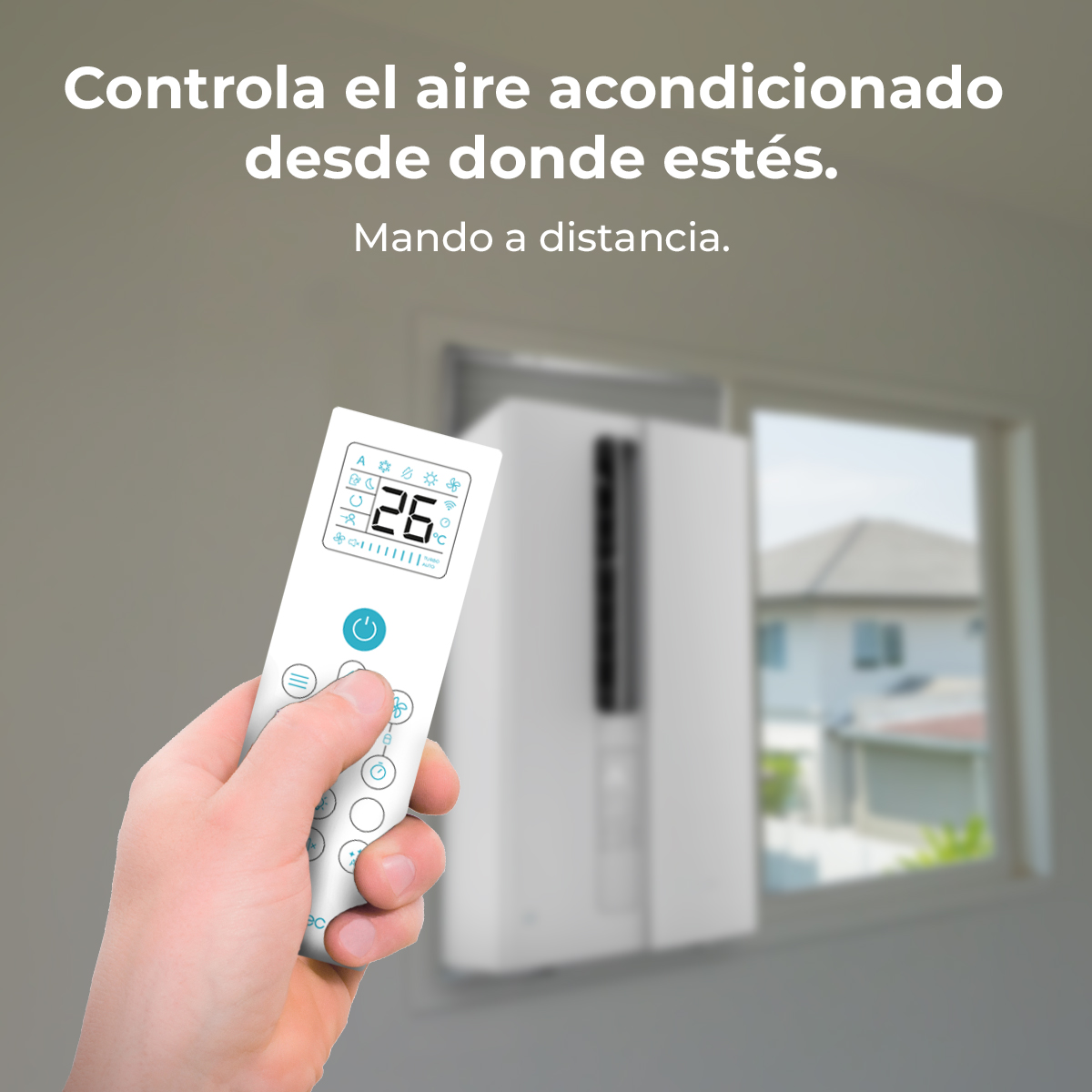Una mano sostiene un control remoto blanco con pantalla. Aire acondicionado al fondo.