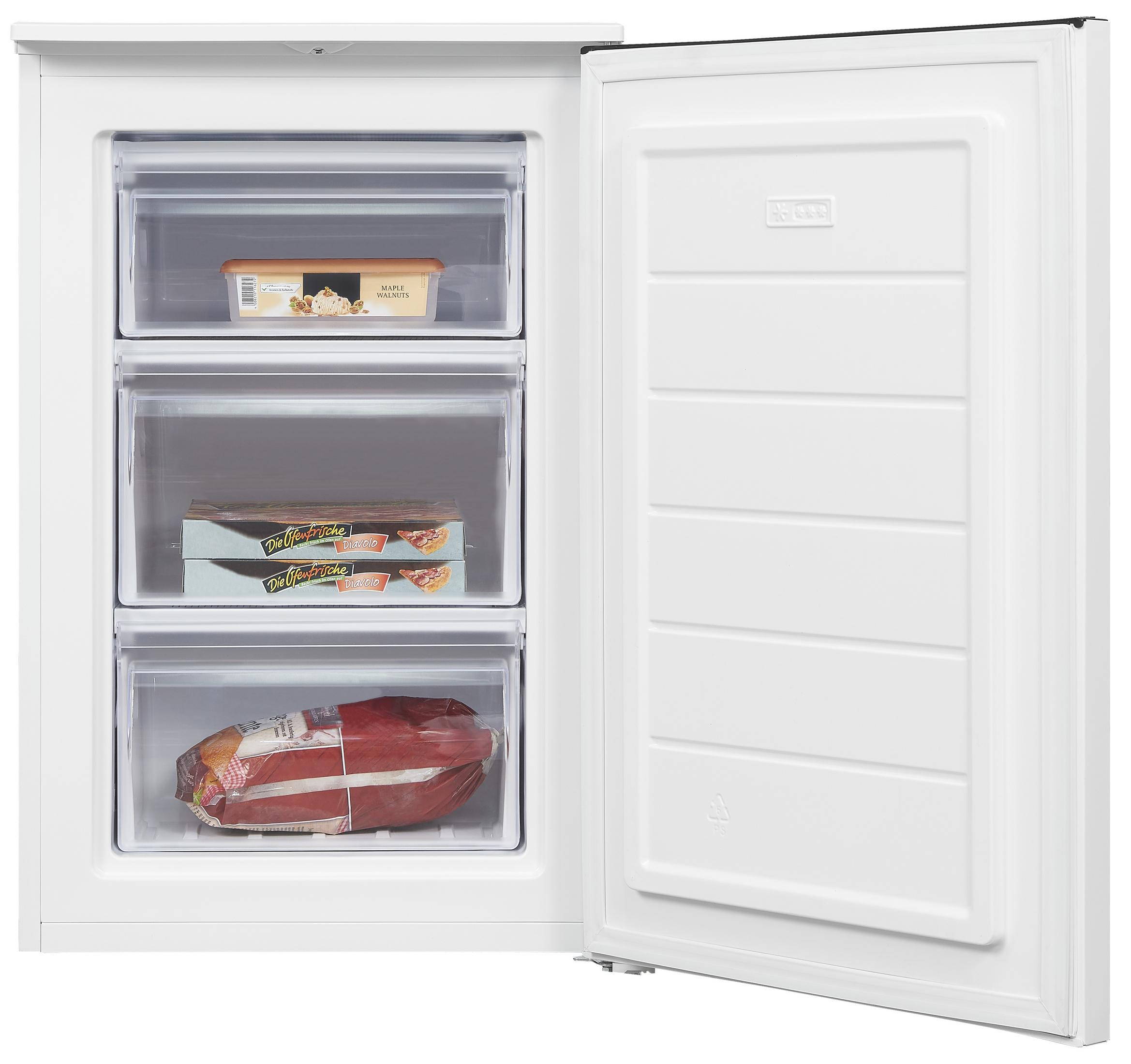 Un congelador blanco con la puerta abierta, mostrando tres cajones llenos de alimentos.