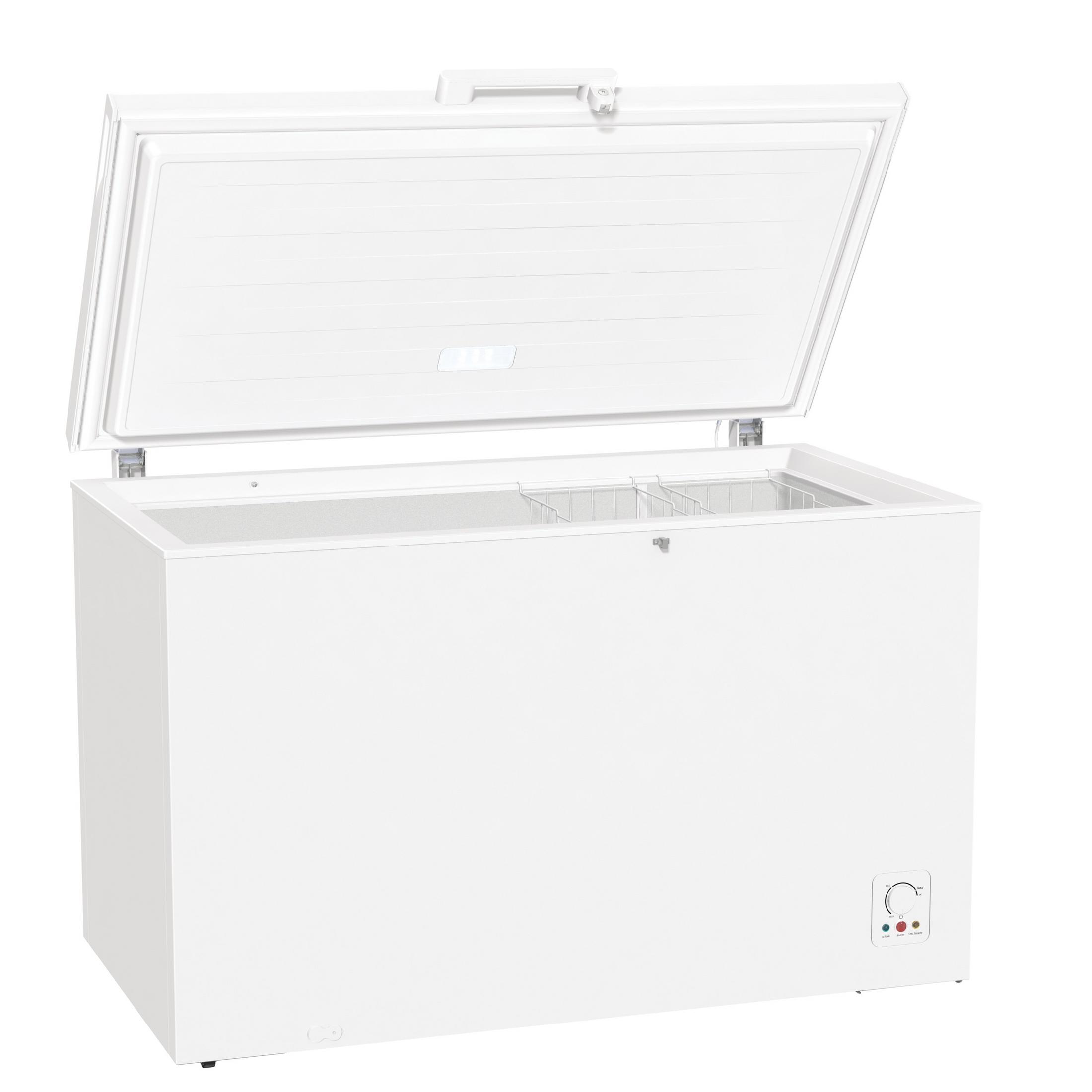 Ein weißer Truhengefrierschrank mit geöffnetem Deckel und drei Körben im Inneren.