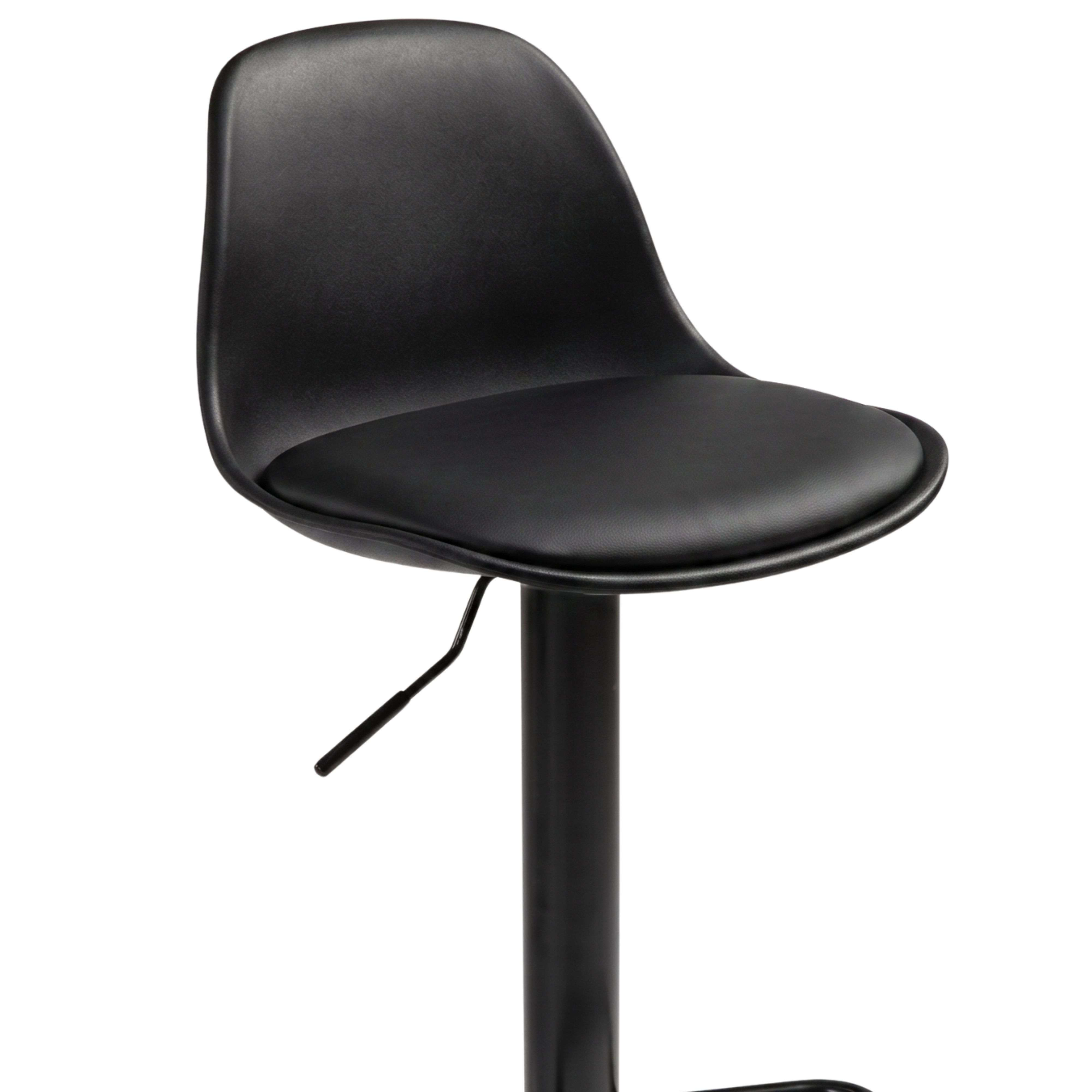 Un taburete de bar negro con altura regulable y asiento de polipiel.