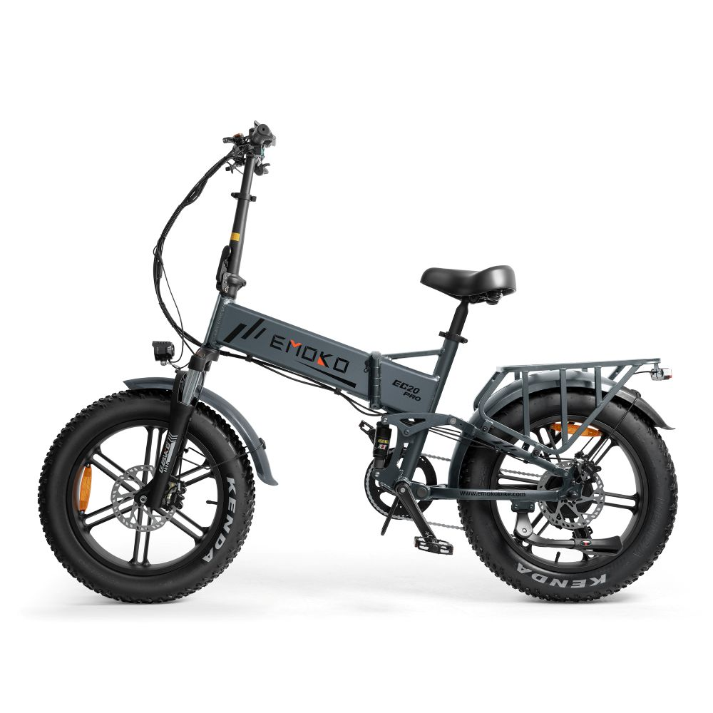 Bicicleta eléctrica plegable gris con neumáticos anchos, portaequipajes y suspensión.