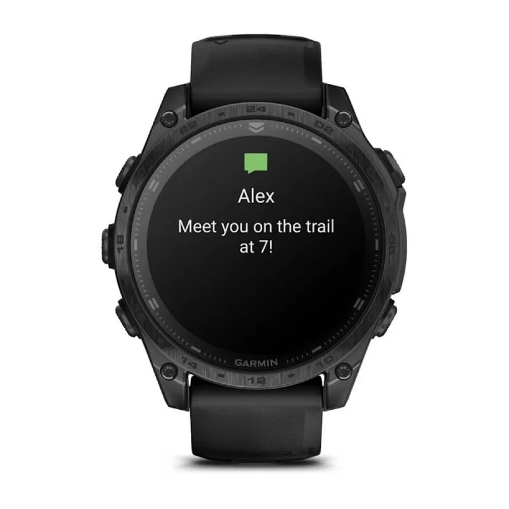 Czarny smartwatch wyświetla wiadomość od Alexa: Do zobaczenia na szlaku o 7!
