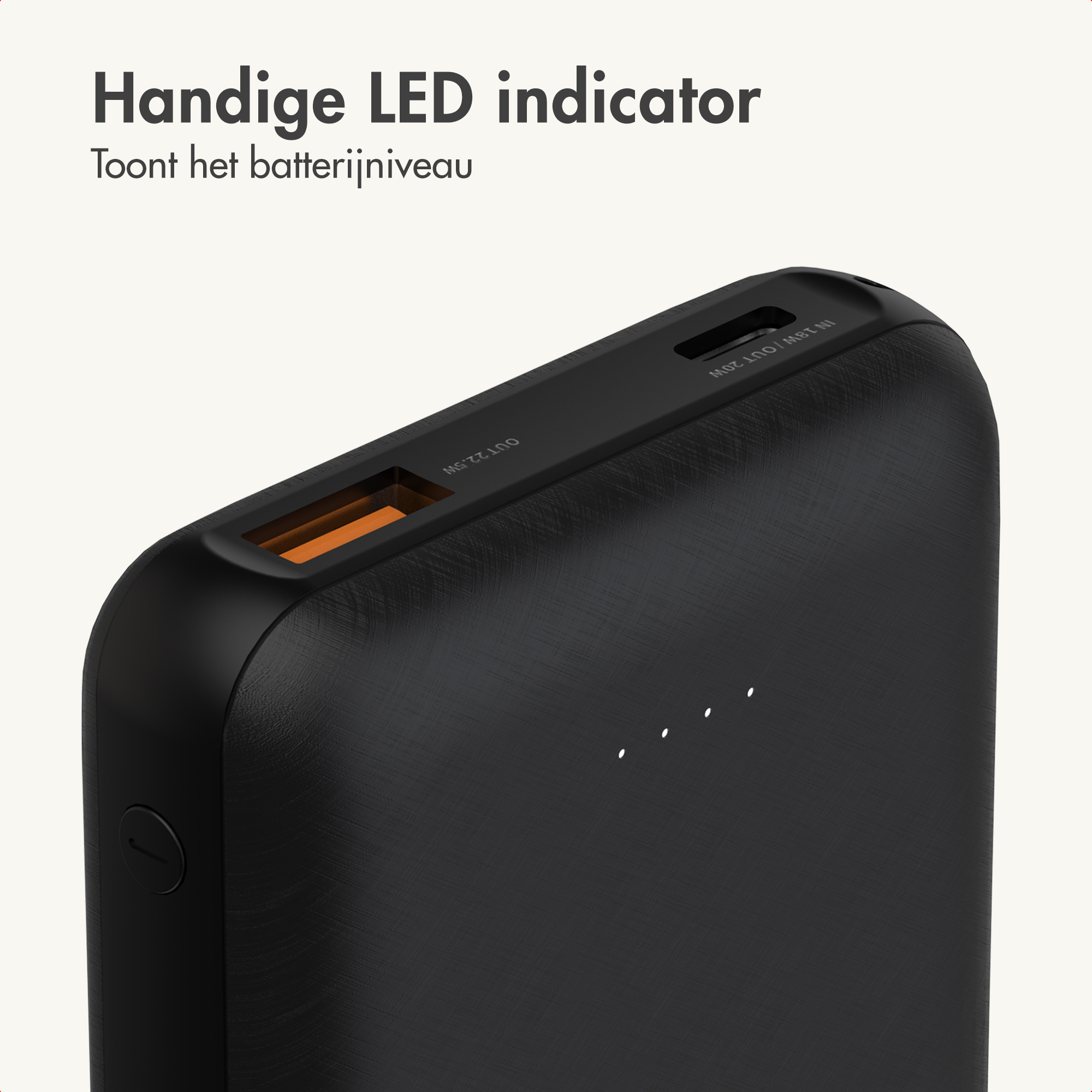 Power bank nera con porte USB-C e USB-A e indicatori LED.