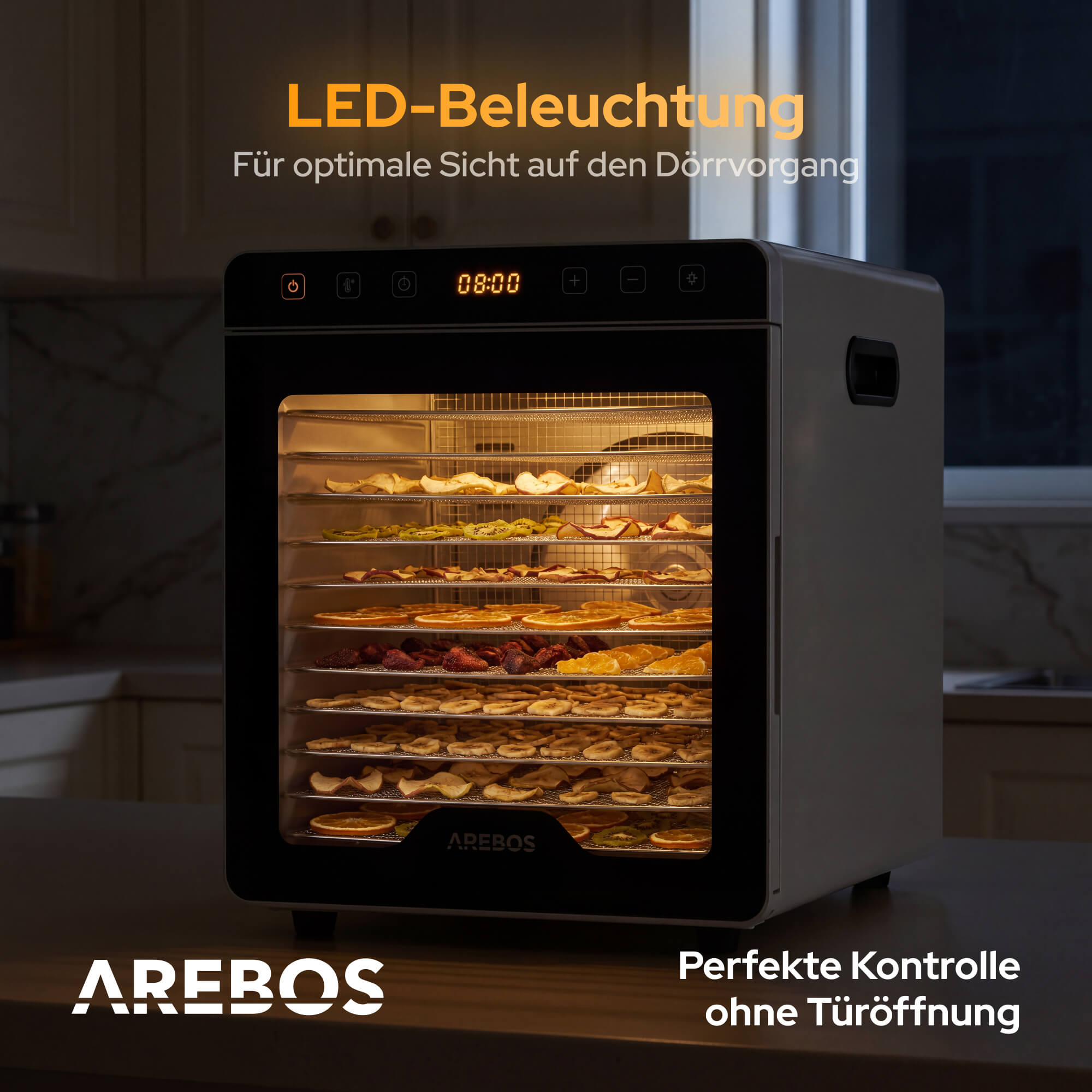 Ein Dörrautomat mit mehreren Ebenen, gefüllt mit verschiedenen Früchten und Gemüse.
