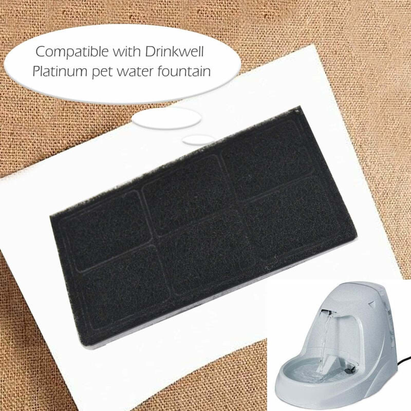 Ein schwarzer Filter auf einer Leinwand mit einem Wasserspender im Hintergrund.