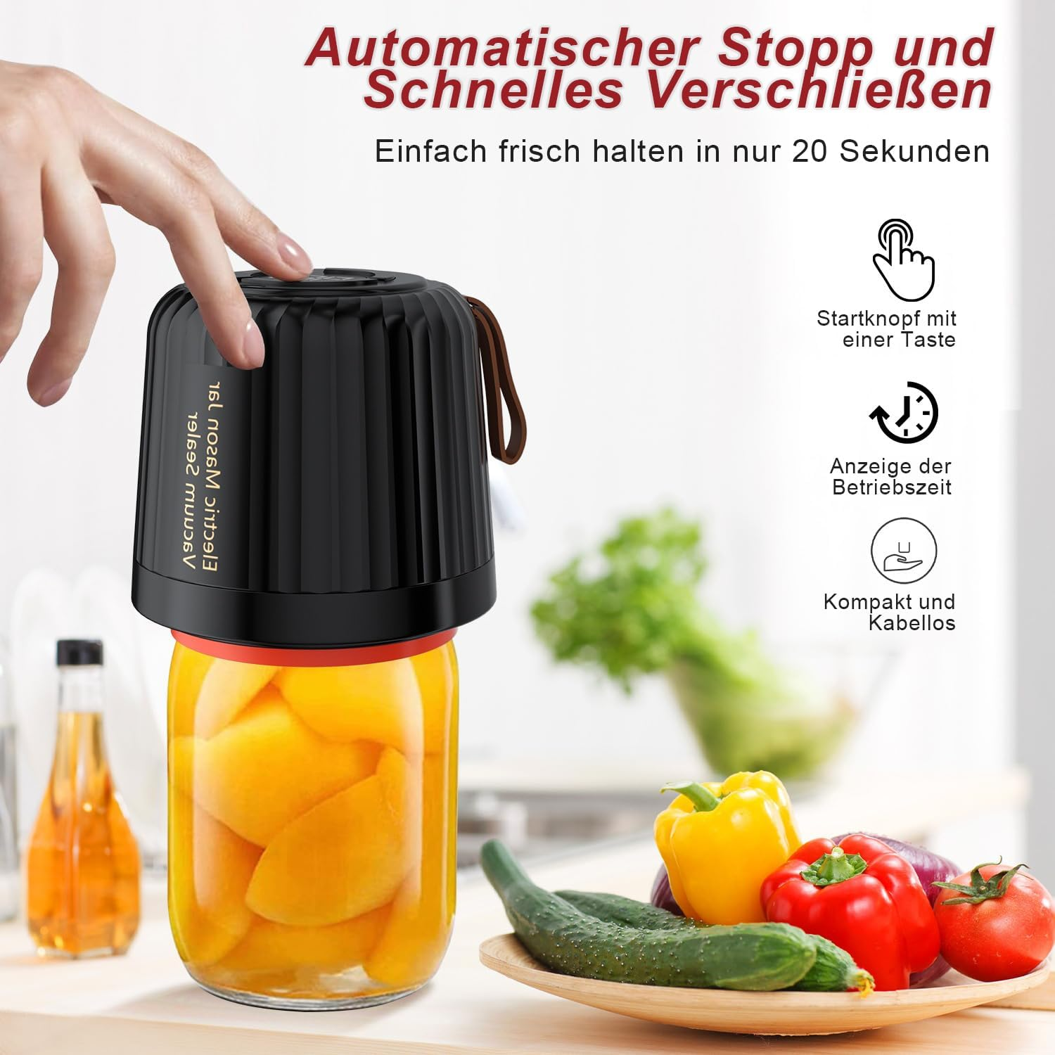 Ein schwarzer Vakuumierer wird auf ein Glas mit Pfirsichen gesetzt. Gemüse liegt daneben.