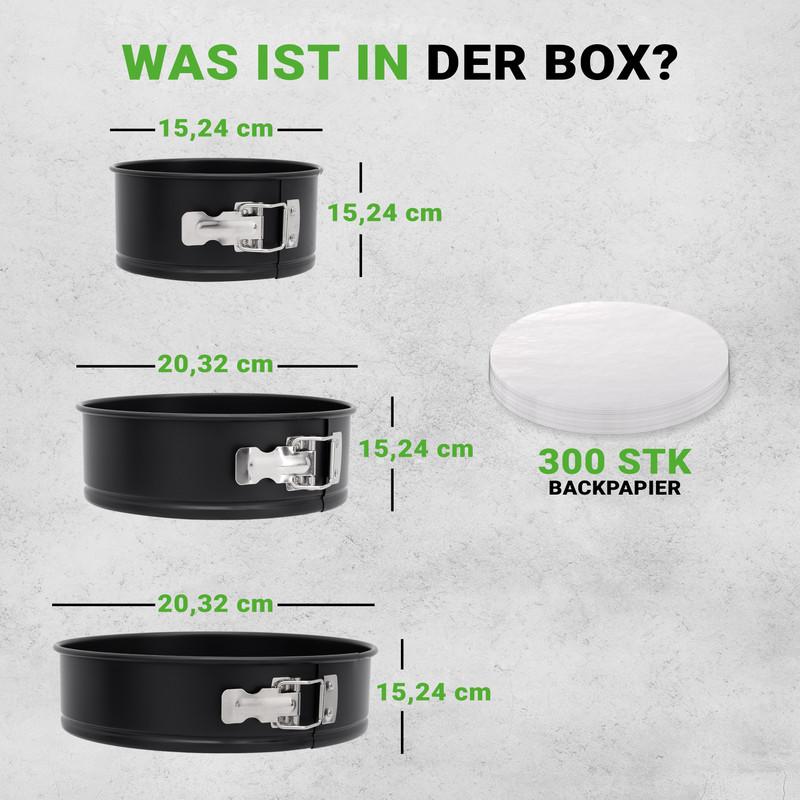 Drei runde schwarze Kuchenformen mit Klickverschluss und Backpapierstapel.